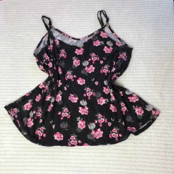 Torrid Black Floral Crochet Trim Tank Top Size 2 - Picture 4 of 8